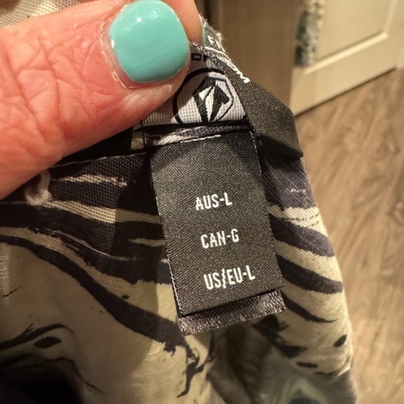 Volcom Modern Fit 100% Cotton Shirt – Palm Tree‎ Print – Navy/Linen – Size Large - Picture 5 of 6